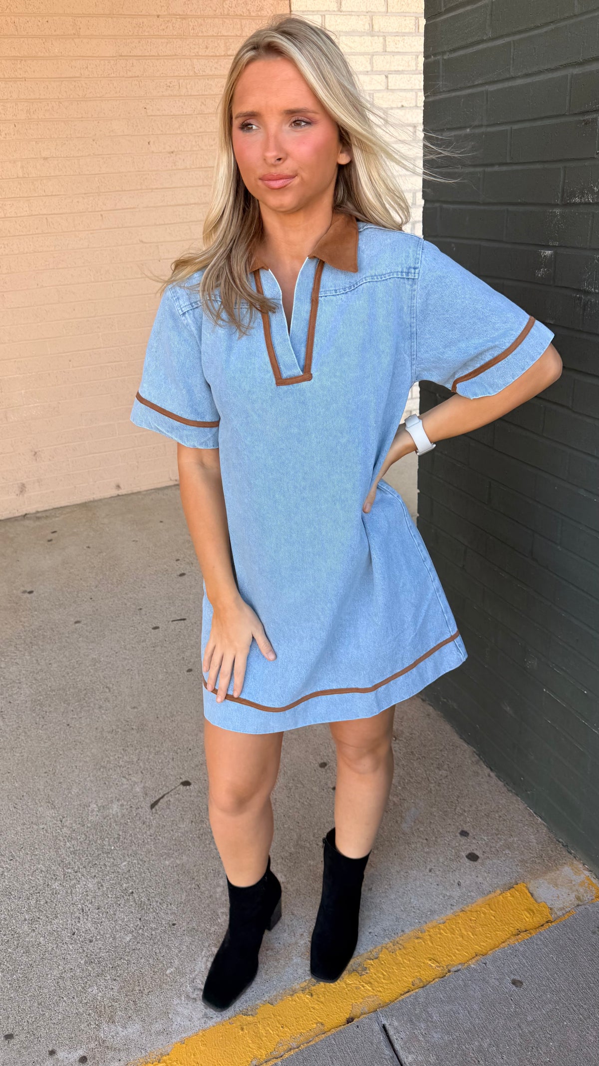 Chic Lexi denim dress with brown detail