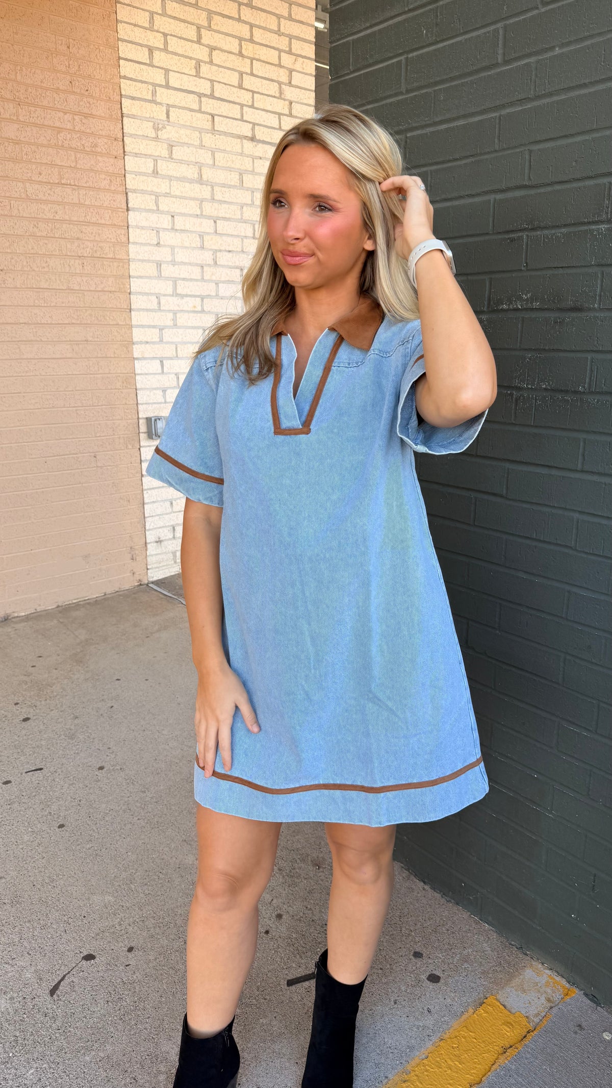 Chic Lexi denim dress with brown detail