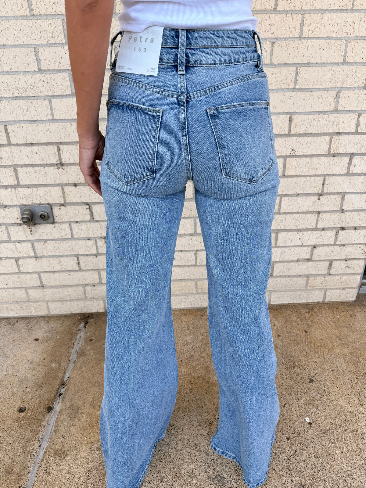 Lela Lightwash Double button flare jean