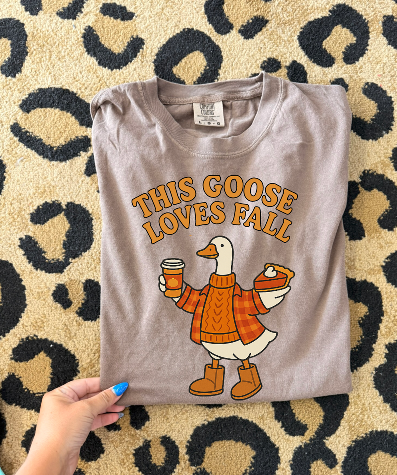 This goose loves fall tee or Sweatshirt